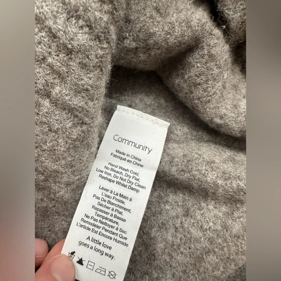 Aritzia Community Wool Turtleneck Sweater - Picture 6 of 8